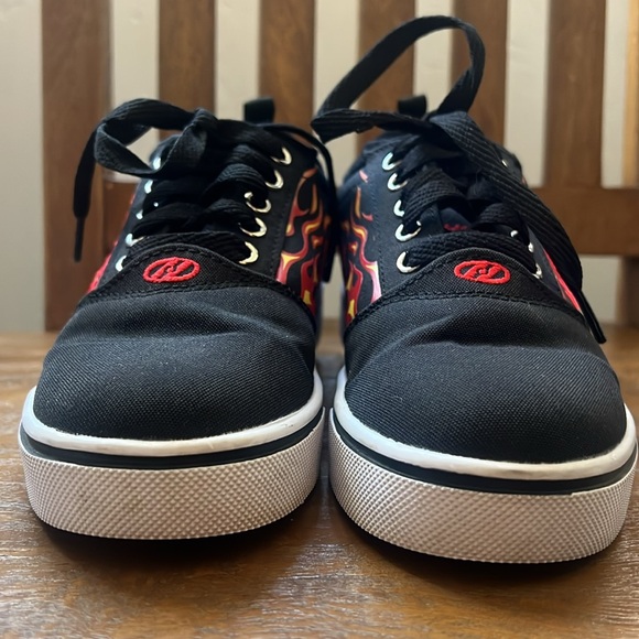 Heelys Pro 20 Skate Shoe - Black Flames Kids' size Youth 3 - Picture 9 of 14